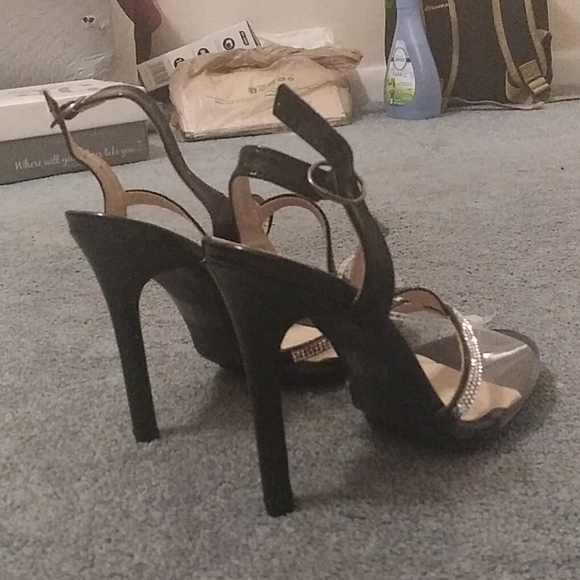High heel shoes - Picture 3 of 5